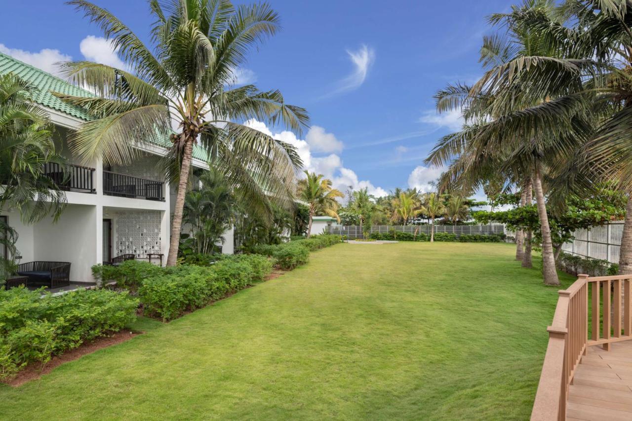 Radisson Resort Pondicherry Bay Exterior photo